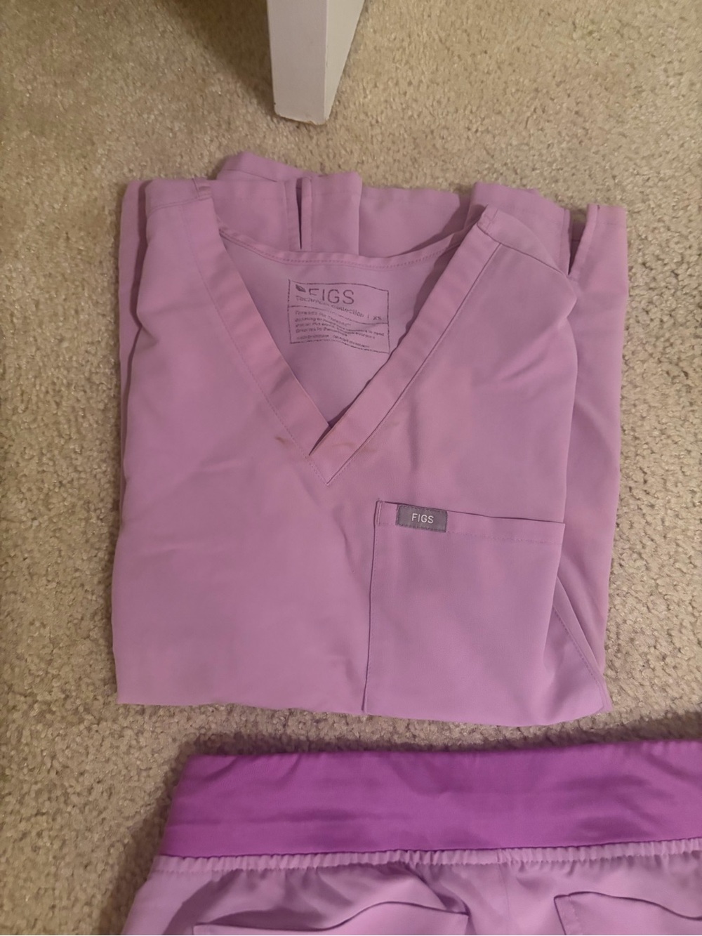 Figs Women's V-Neck Scrub Top in Lavender Pink